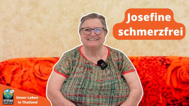 Josefine sitzt auf dem Sofa